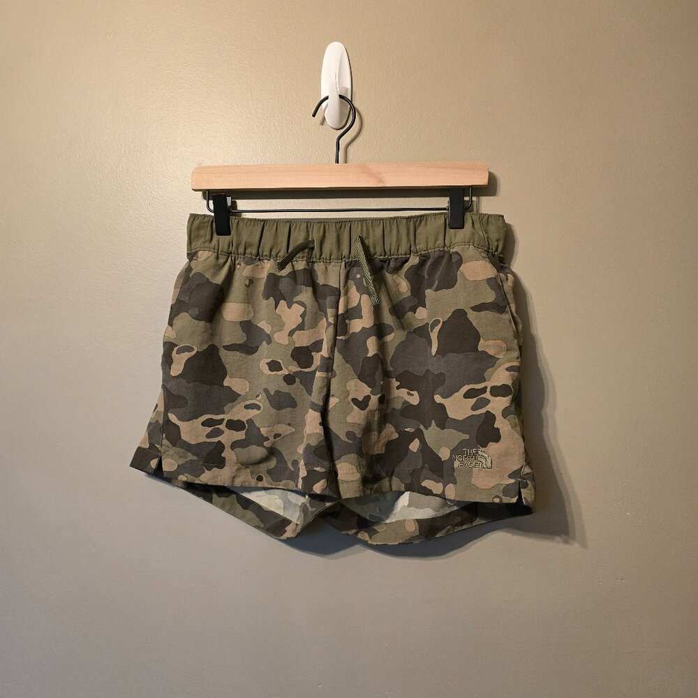 EUC, Women's North Face Shorts